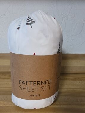 NWT "JenJoy" Holiday Patterned Tree Design California King Sheet Set